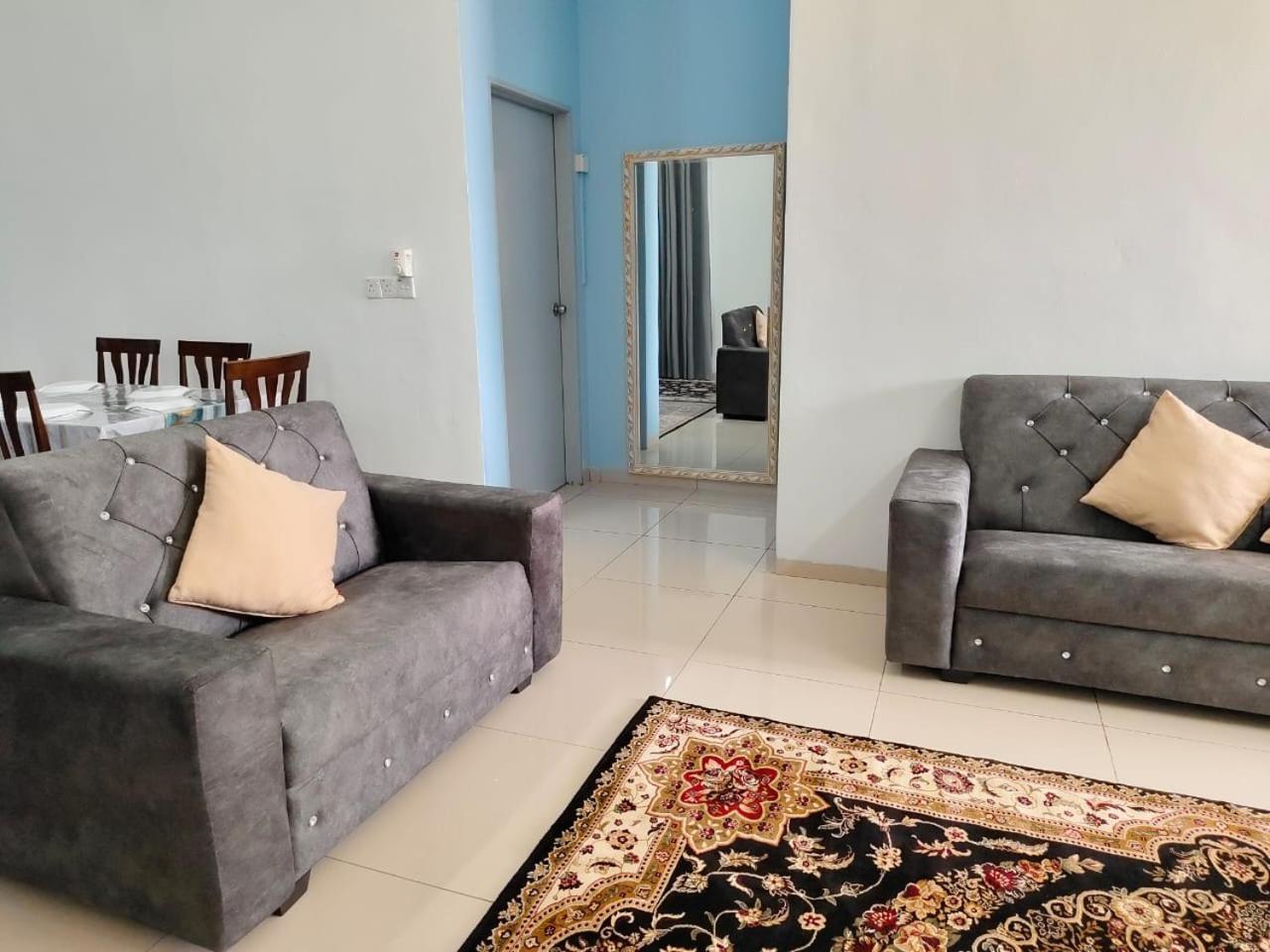 Holiday home Nasuha 3 Semi-d House, 3 Bedroom, 2 Bathroom, 4 Unit Aircond, Free Wifi And Netflix Temerloh