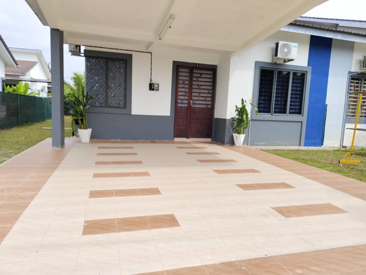 Nasuha 3 Semi-d House, 3 Bedroom, 2 Bathroom, 4 Unit Aircond, Free Wifi And Netflix Temerloh